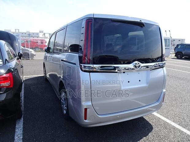 Toyota Noah 2021 Silver