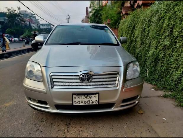 Toyota Avensis 2004 Gold