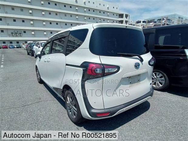 Toyota Sienta 1.5 Hybrid FWD 2021 Pearl