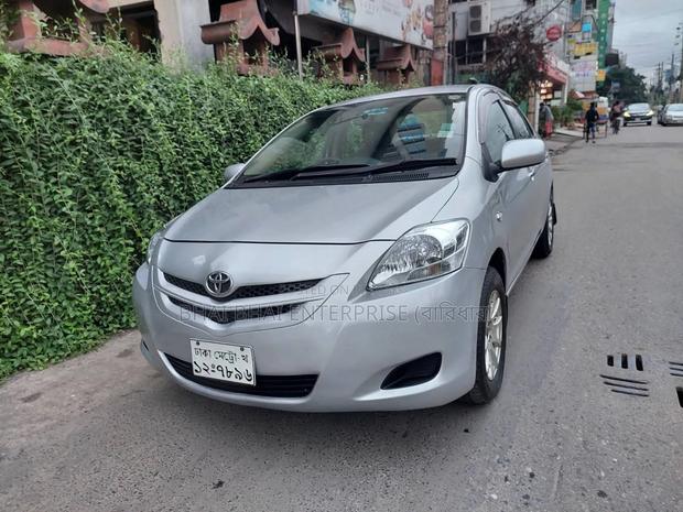 Toyota Belta 2005 Silver