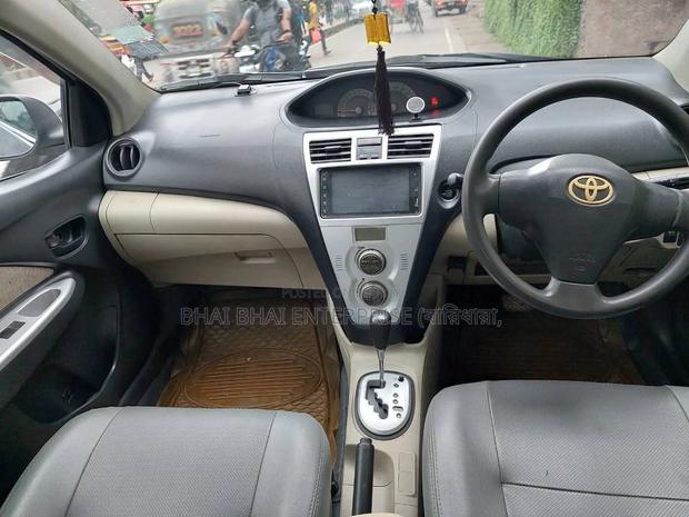 Toyota Belta 2005 Silver