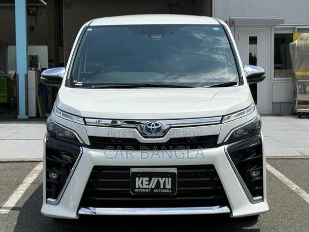 Toyota Voxy 2021 Pearl