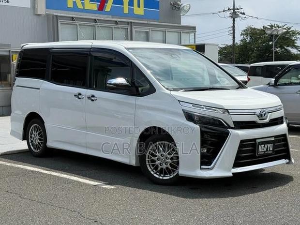 Toyota Voxy 2021 Pearl
