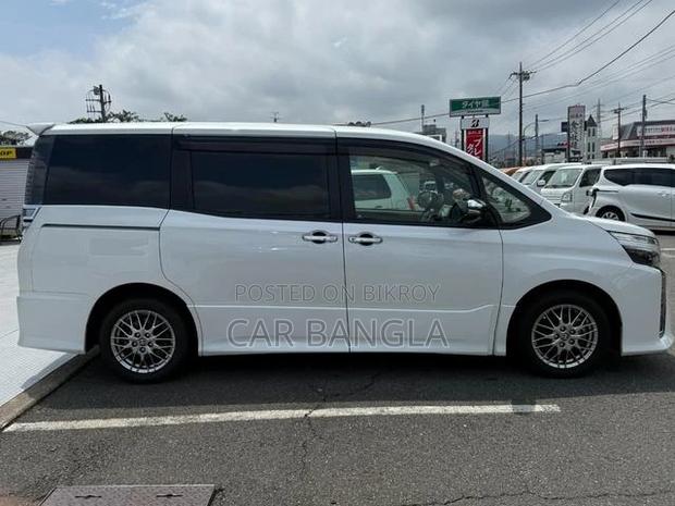 Toyota Voxy 2021 Pearl
