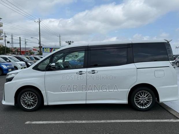 Toyota Voxy 2021 Pearl