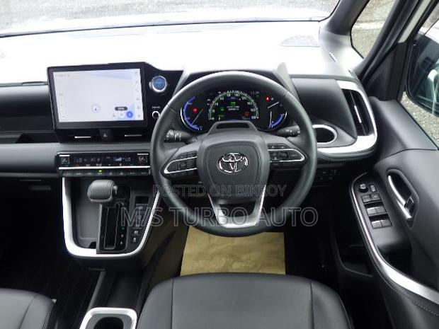 Toyota Noah 2022 Pearl