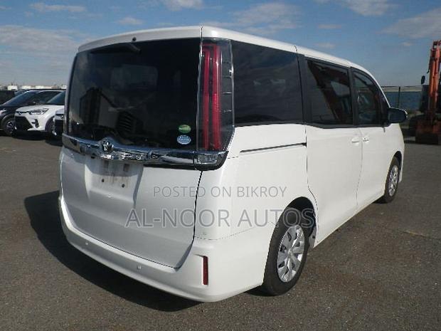 Toyota Noah 2.0 AWD (8 Seater) 2021 Pearl
