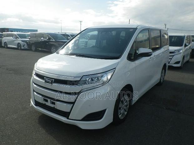 Toyota Noah 2.0 AWD (8 Seater) 2021 Pearl