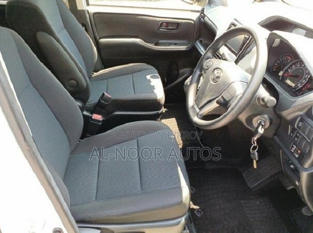Toyota Noah 2.0 AWD (8 Seater) 2021 Pearl
