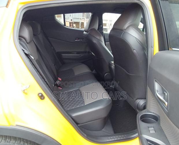 Toyota C-Hr 2021 Yellow