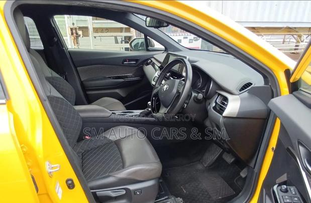Toyota C-Hr 2021 Yellow