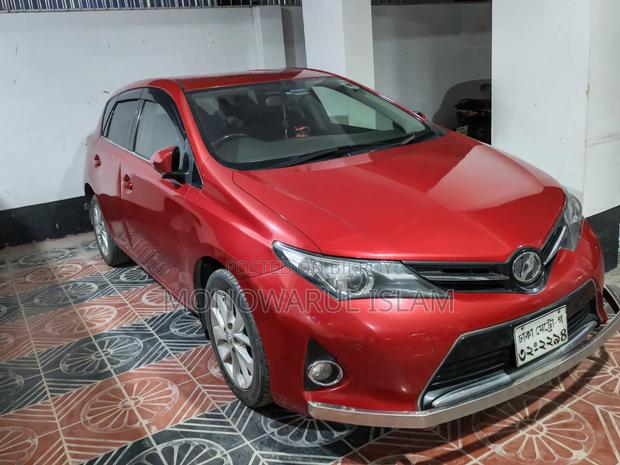 Toyota Auris 2013 Red