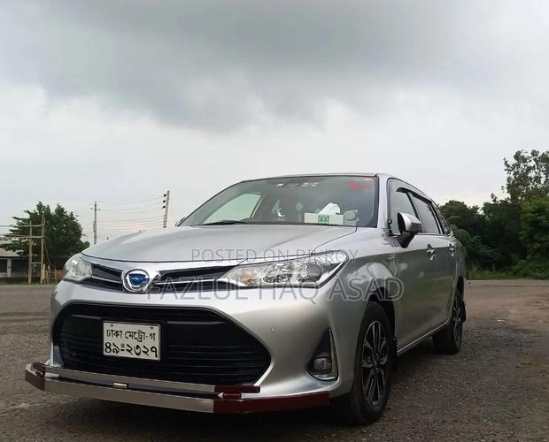 Toyota Corolla Fielder 2017 Silver