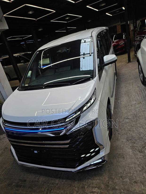 New Toyota Voxy Hybrid S-Z 2WD 7-Seater 2023 Pearl
