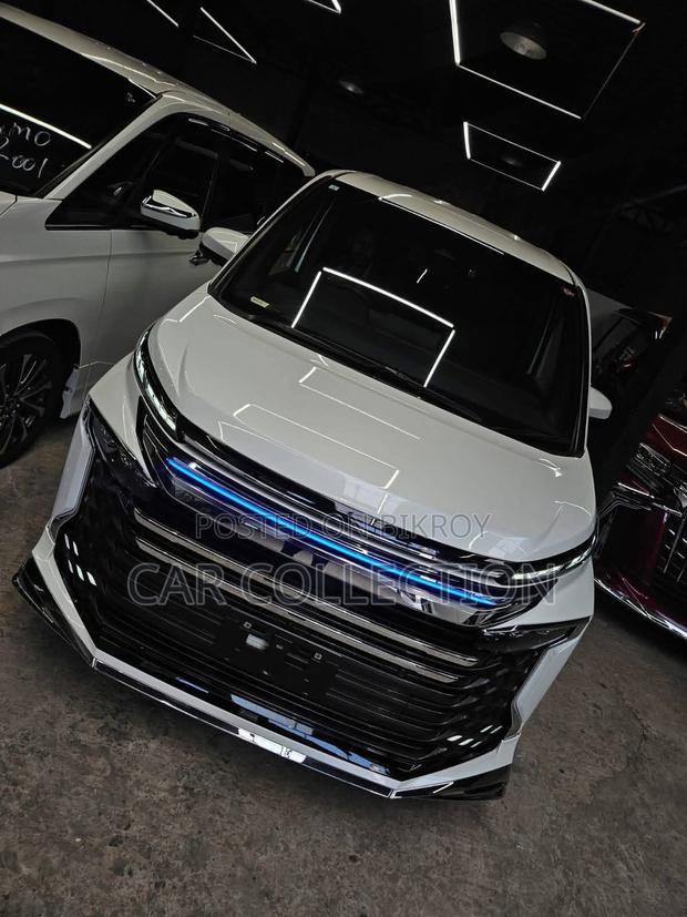 New Toyota Voxy Hybrid S-Z 2WD 7-Seater 2023 Pearl