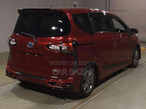 Toyota Sienta 1.5 Hybrid FWD 2021 Maroon