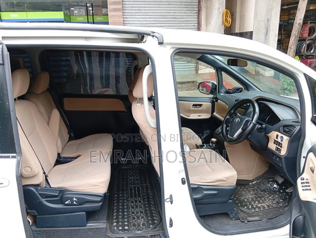 Toyota Noah 1.8 FWD Hybrid (7 Seater) 2014 White