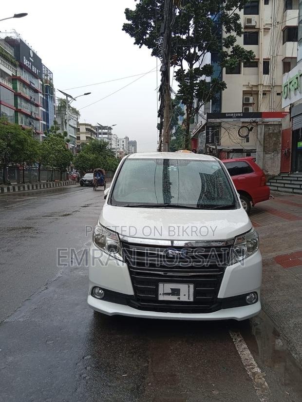 Toyota Noah 1.8 FWD Hybrid (7 Seater) 2014 White