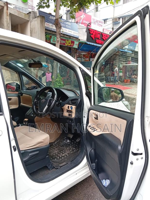 Toyota Noah 1.8 FWD Hybrid (7 Seater) 2014 White