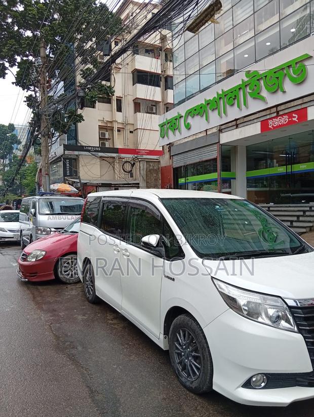 Toyota Noah 1.8 FWD Hybrid (7 Seater) 2014 White