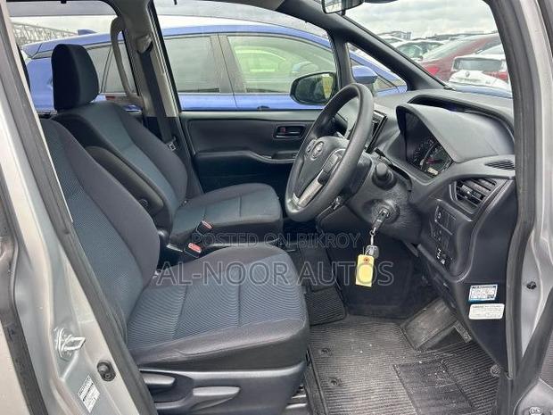 Toyota Noah 2.0 FWD (8 Seater) 2021 Silver