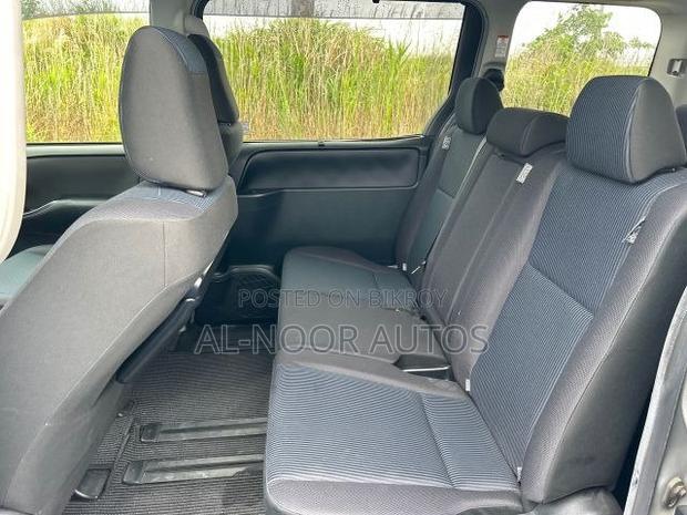 Toyota Noah 2.0 FWD (8 Seater) 2021 Silver