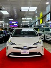 Toyota Prius 2019 Pearl for sale