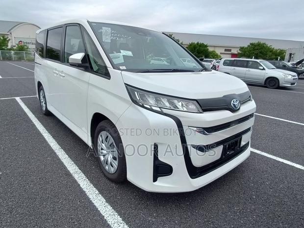 Toyota Noah 2022 Pearl