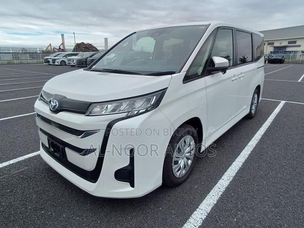 Toyota Noah 2022 Pearl