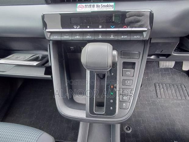 Toyota Noah 2022 Pearl