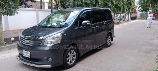 Toyota Noah 2012 Black