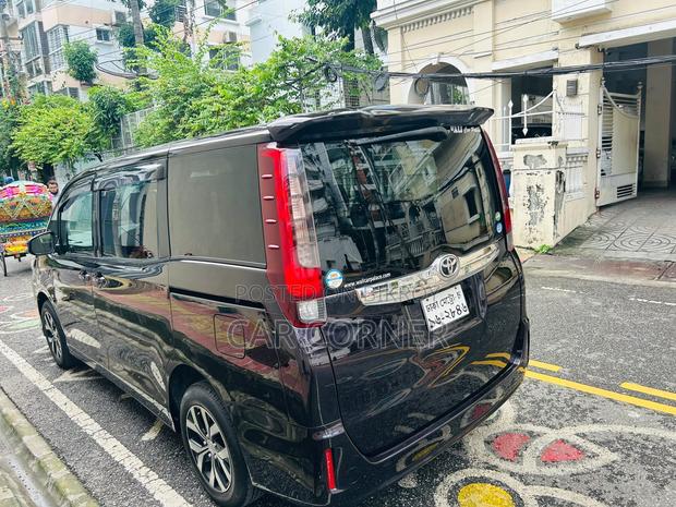 Toyota Noah 2015 Purple