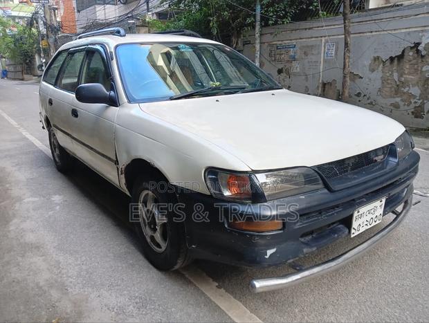 Toyota Corolla 1997 White