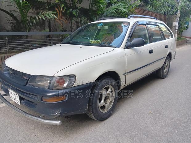 Toyota Corolla 1997 White