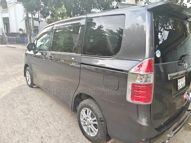 Toyota Noah 2008 Gray