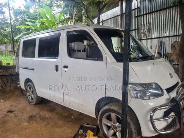 Toyota Noah 2010 White