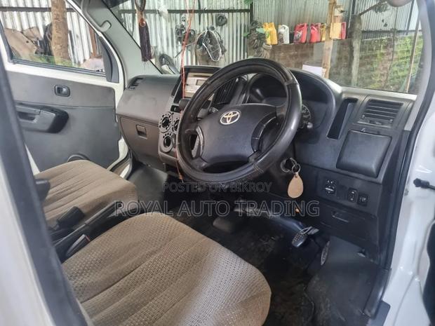 Toyota Noah 2010 White