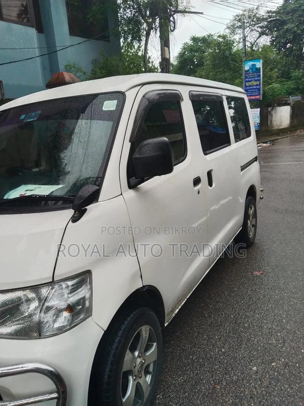 Toyota Noah 2010 White