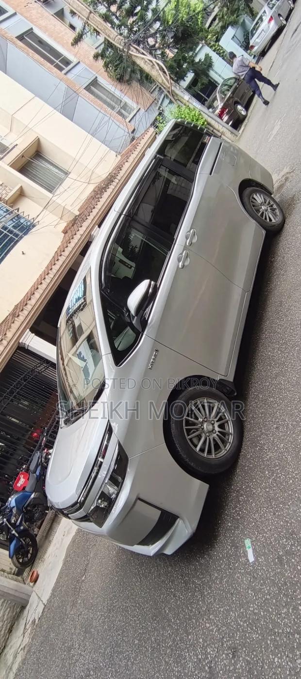 Toyota Voxy Hybrid v 2WD 7-Seater 2017 Silver