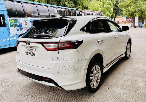 Toyota Harrier 2.0 4WD 2017 Pearl