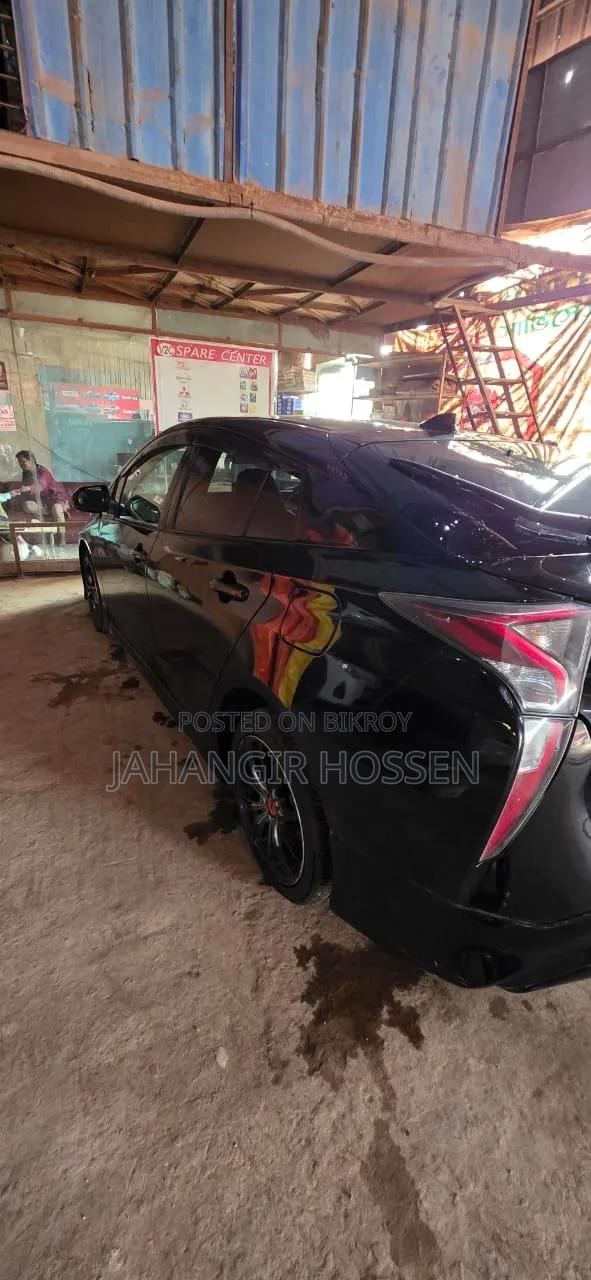 Toyota Prius 4dr Hatchback (1.8L 4cyl Gas/Electric Hybrid CVT) 2016