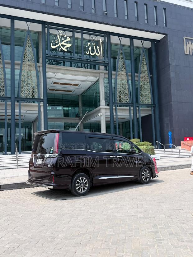 Toyota Esquire 1.8 FWD Hybrid (7 Seater) 2020 Maroon