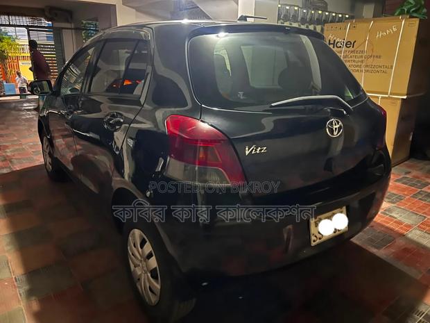 Toyota Vitz 2010 Black