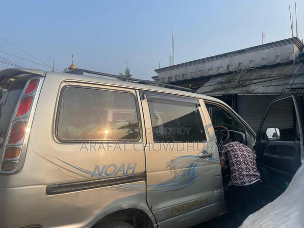 Toyota Noah 2005 Silver