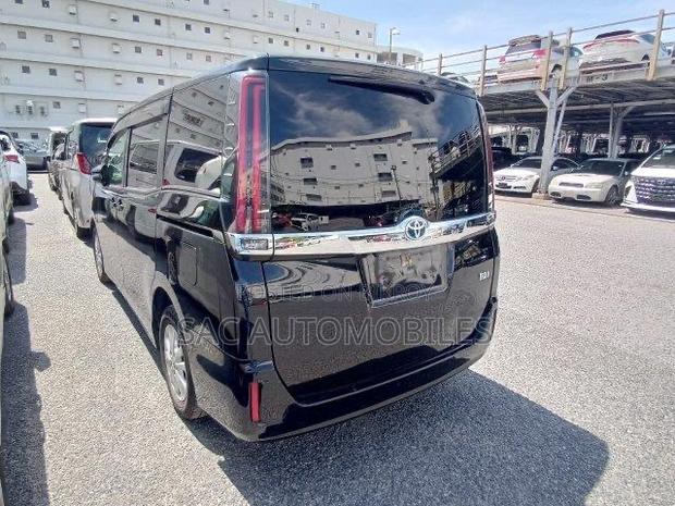 New Toyota Noah 1.8 FWD Hybrid (7 Seater) 2021 Black