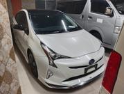 Toyota Prius 2018 Pearl for sale