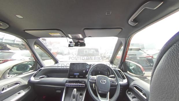 Toyota Noah 2022 Red