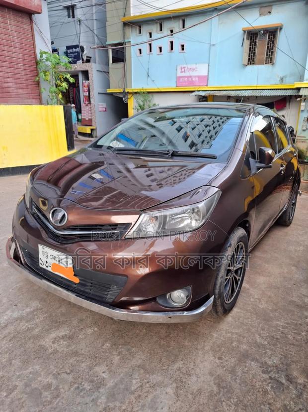 Toyota Vitz 2012 Gray