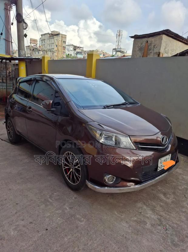 Toyota Vitz 2012 Gray