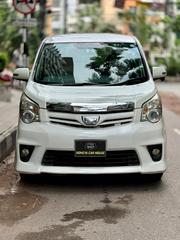 Toyota Noah 2010 Pearl for sale